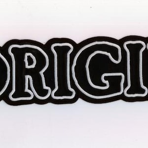 以下が含まれることがあります： 白の縁取りが施された黒いパッチ。中央に「ORIGIN」の文字が白で表示されています。文字は太字で、わずかに3D効果があります。パッチは長方形で、白い背景に配置されています。