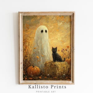 Könnte beinhalten: Gerahmter Halloween-Kunstdruck mit einem weißen Geist mit schwarzen Augen, einer schwarzen Katze auf einem Heuballen und Kürbissen. Das Kunstwerk hat einen Vintage-Stil mit warmen, herbstlichen Farben. Der Text "Kallisto Prints" und "PRINTABLE ART" befindet sich unten.