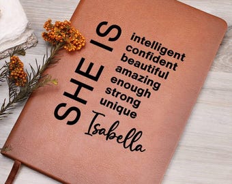 Personalisiertes Lederbuch für Frauen, benutzerdefiniertes Namensjournal, Geschenk beste Freundin, sie ist Affirmationen Journal Geschenk, Self Care Wellness Notizbuch