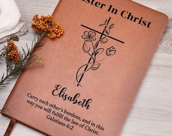 Gepersonaliseerde lederen dagboek voor zus in Christus, aangepaste naam en notitieboek bijbelvers, christelijk cadeau, bloemenkruis christelijk doopcadeau