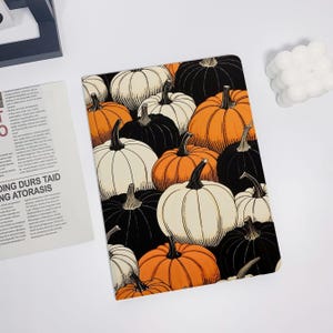 Cute Pumpkins iPad Case for iPad Air 11&quot; 13&quot; M2/M4 2024/2025, iPad Pro 11&quot; 12.9&quot; 2022-2024, iPad 10 2022, iPad Mini 6, iPad 9/8/7 10.2‘’