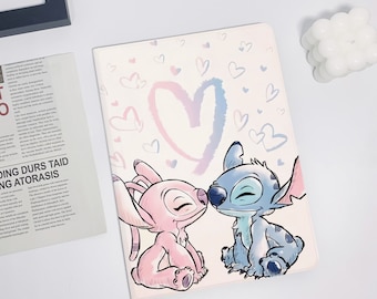 Stitch and Angel Kiss Coque pour iPad Air 5 2022, iPad 10 2022, iPad Pro 11" 12,9 pouces 2022 Coque pour iPad Pro 12,9 pouces 2021 iPad mini 6 Coque ipad