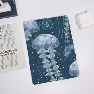 Cartoon Qualle iPad Air 5 2022 iPad 10 2022 iPad 9 Tasche,iPad Pro 11 Zoll 12,9 Zoll 2022 iPad Pro 12,9 Zoll 2021 iPad mini 6 Fall Ipad Fall