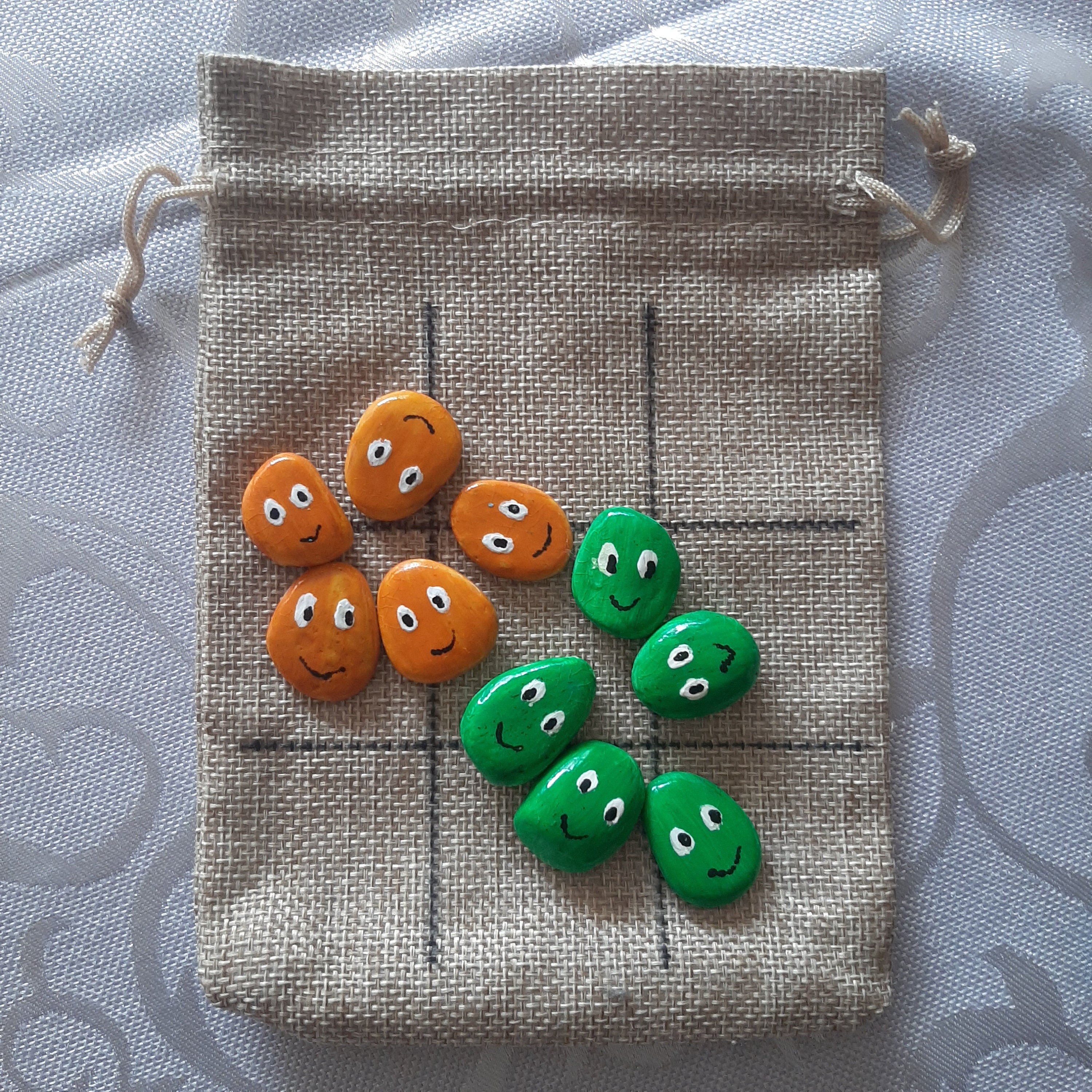 Pebble Art Game Green & Yellow Faces, Tic Tac Toe Game for Family 