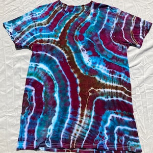 Adult Medium muck ice dye Geode tie dye t-shirt, blue stones, crystal, blue waters, ocean waves, vibrant and rich, unique gemstone.