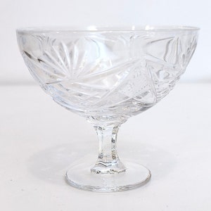 Vintage Ice Cream Cups. Set of 4 Pressed Glass Crystal Dessert Cups, 1970s