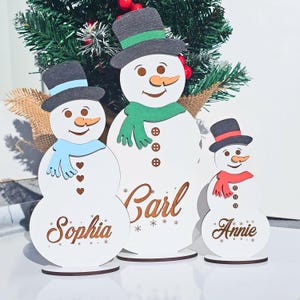 Boneco de neve autônomo personalizado – Decoração de Natal, Nome de lugar de mesa, Lembrancinha de casamento de inverno, Enfeite de Natal, Presente de boneco de neve de madeira, Fabricado nos EUA
