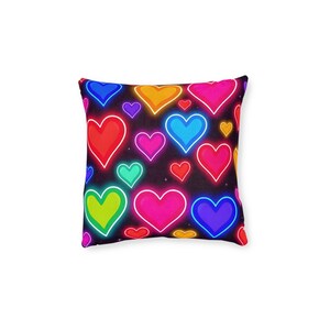Cojín cuadrado con corazón vibrante: decoración acogedora para el hogar, regalo inspirado en el amor, San Valentín, accesorio para el dormitorio, cojín colorido.