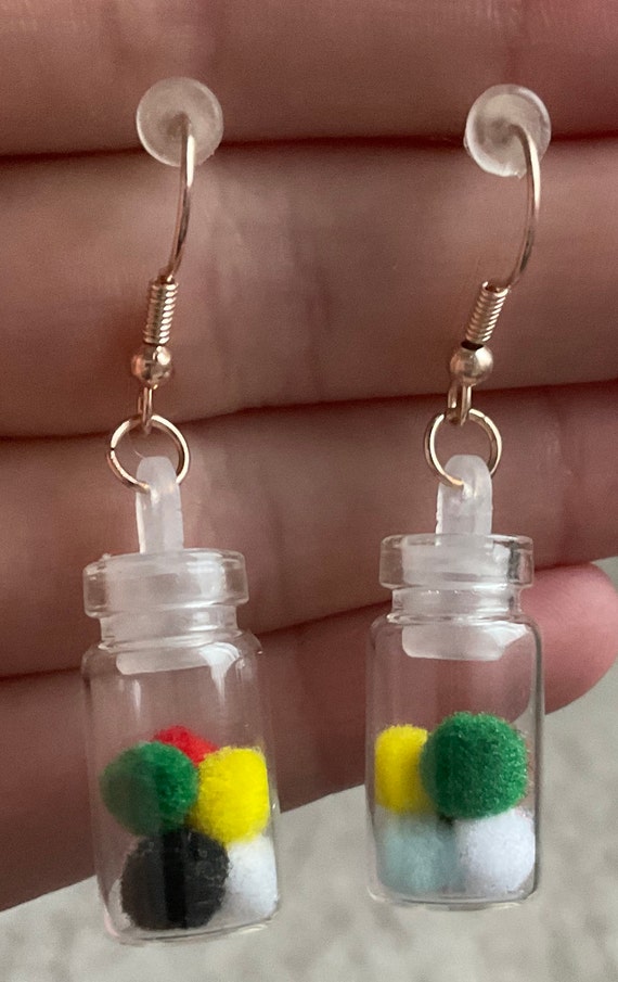 Boucles D'oreilles Mini Cerceaux Avec Pompons - Argenté - Fait Main Au Royaume-Uni