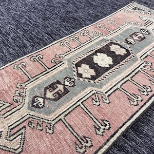 Small Vintage Oushak Rug: Handmade Wool Turkish Rug (1.5 x 3.1 Feet)