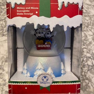 Christmas Mickey and Minnie Snowglobe