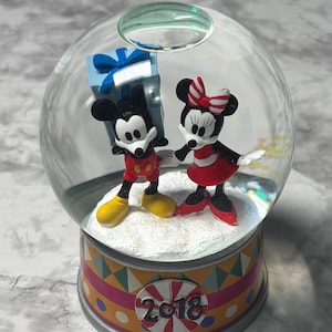 Disney Mickey and Minnie Mouse Christmas Snow globe 2018