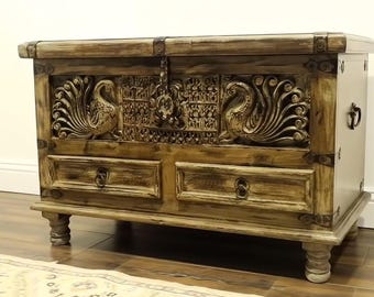 Baúl de almacenamiento de madera con forma de pavo real, tallado a mano, de estilo indio vintage: Mesa de centro rústica india