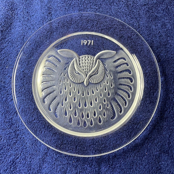 Lalique crystal Owl Hibou plate 1971, annual Christmas limited edition