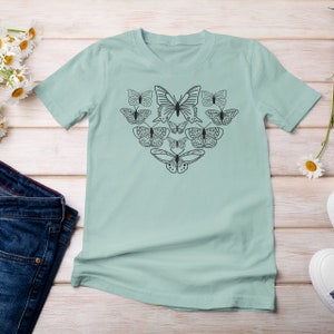 Camicia a cuore farfalla, Camicie per donne, Camicia girocollo a farfalla, Camicie minimaliste, Regalo per lei, T-shirt grafiche con animali, Regalo per la Festa della Mamma
