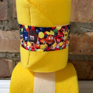 黄色のM&M&#39;sラムレッグラップ