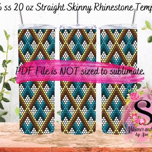 Puede incluir: Tres vasos de acero inoxidable de 20 onzas, rectos y delgados, con un patrón geométrico de marrón, blanco, azul y amarillo. Los vasos son para sublimación y el archivo PDF no está dimensionado para sublimación. El texto "PDF File is NOT sized to sublimate." está escrito en rosa sobre un fondo blanco.