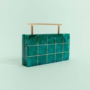 Kristallijne clutch in jadegroen luxe handgemaakte avondtasje Elegante acryl bruiloft en feestkoppeling Uniek cadeau Cadeau voor haar afbeelding 2