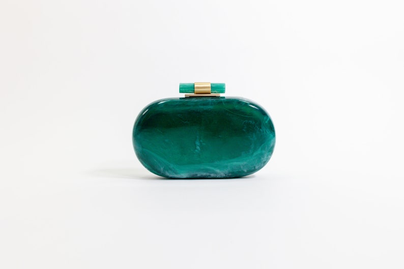 Ethereal Capsule Evening Clutch Emerald Green Modern Acrylic Clutch with Brass Details for Weddings & Events Elegant Gift for Her Bild 3