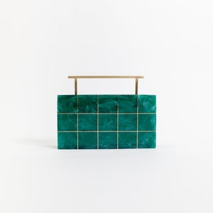 Kristallijne clutch in jadegroen luxe handgemaakte avondtasje Elegante acryl bruiloft en feestkoppeling Uniek cadeau Cadeau voor haar afbeelding 4