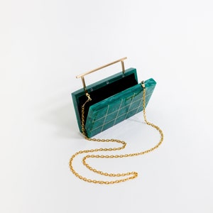 Kristallijne clutch in jadegroen luxe handgemaakte avondtasje Elegante acryl bruiloft en feestkoppeling Uniek cadeau Cadeau voor haar afbeelding 3