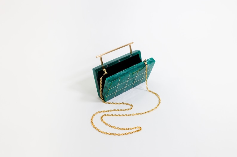 Kristallijne clutch in jadegroen luxe handgemaakte avondtasje Elegante acryl bruiloft en feestkoppeling Uniek cadeau Cadeau voor haar afbeelding 3