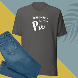 I&#39;m Only Here For The Pie Thanksgiving Holiday Sarcastic funny gender neutral Unisex t-shirt