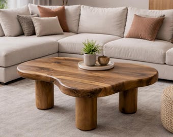 Handgemachter Couchtisch aus massivem Nussbaum - Moderner organischer niedriger Tisch