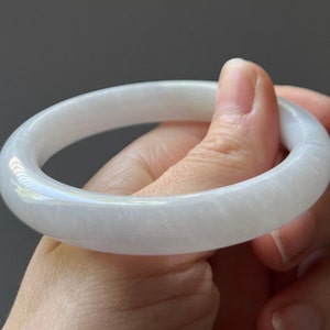 54 mm Nieskazitelny lodowy stary pit przezroczysty bardzo jasny lawendowy biały typ A jadeit jadeit Fei Cui Myanmar ręcznie rzeźbiona bransoletka z jadeitu, certyfikat laboratoryjny