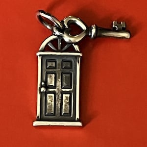 James Avery Retired Sterling Silver Welcome Home Door And Key Charm Or Pendant