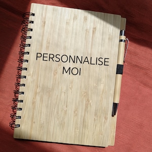Cuaderno de bambú con bolígrafo