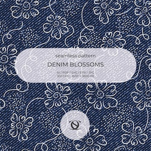 Op de afbeelding: Een naadloos patroon met witte bloemmotieven en krullende wijnranken tegen een donkerblauwe denim achtergrond. De tekst "DENIM BLOSSOMS" wordt weergegeven op een witte ovaal. De afbeelding bevat ook de tekst "seamless pattern" en bestandsinfo.