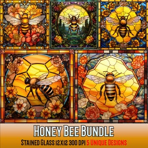 Puede incluir: Una colección de cinco diseños de vidrieras con abejas. Cada diseño muestra una abeja con alas y cuerpo detallados, rodeada de elementos florales. La paleta de colores incluye amarillos, naranjas y marrones, con un efecto de vidriera. El texto "HONEY BEE BUNDLE" está en la parte inferior.