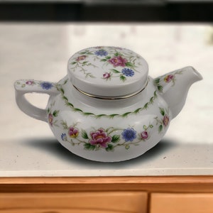 Andrea by Sadek Corona Tekanna • Portionsstorlek 473 ml • Vintage Blommor i Porslin med Guldkant