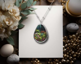 Lush Flower Meadow Oval Necklace, Vintage Floral Art Jewelry, Vibrant Oval Pendant Necklace, Victorian Art Jewelry, Victorian Painting