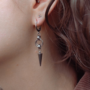 Kurze Doppelring Hängeohrringe mit Spike (Einzeln/Paar) | Silber Spike Hoop Kettenhemd Ohrringe im Gothic-Punk-Grunge-Stil | Edelstahl
