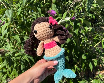 Peluche de sirena de ganchillo
