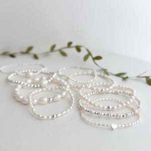 Sötvattenspärlarmband i stretch: Sterlingsilver, fina stapelbara smycken