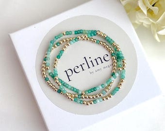 Stapel armband: smaragd en goudgevulde armbandset met stretchkralen, set van 3, natuurlijke groene edelsteensieraden