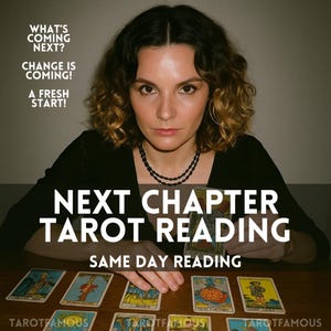 以下が含まれることがあります： 暗い髪と黒いトップスを着た女性が画像の中央にいます。「NEXT CHAPTER TAROT READING」というテキストが大きな白い文字で表示されています。その下に「SAME DAY READING」というテキストが表示されています。タロットカードが木製の表面に配置されています。