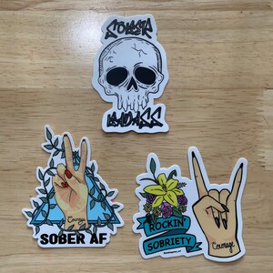 Set di adesivi sobrietà di 3 / potenziamento / sobrietà rockin' / Sober AF / Sober Badass / regalo di sobrietà / Vinile / decalcomania per auto / Regalo / Adesivi