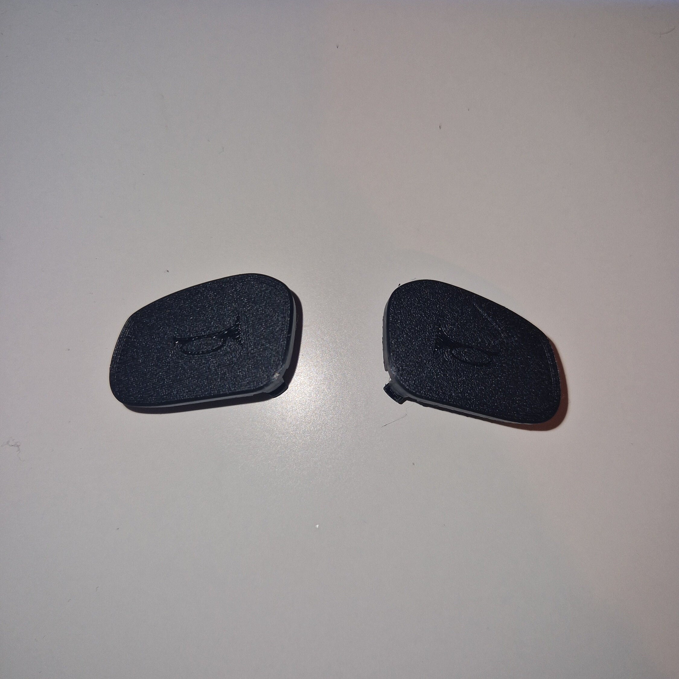 Pair of Land Rover Discovery 2 Horn Button Cover 1x Left 1x Right