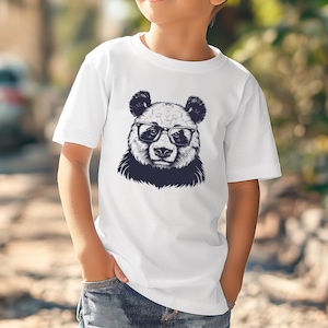 Linda camiseta gráfica para niños que es tendencia ahora, linda camiseta de oso panda para niños, lindo oso panda de dibujos animados con gafas