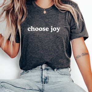 Wählen Sie Joy T-Shirt: Unisex Soft Cotton T-Shirt, positives Geschenk