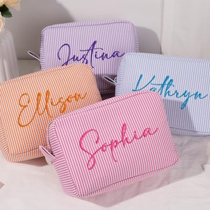 Trousse de maquillage en seersucker avec nom brodé, trousse de maquillage à monogramme, cadeaux de demoiselle d&#39;honneur, cadeaux de fête nuptiale, organiseur de trousse de maquillage, cadeau de douche nuptiale