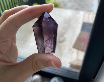 グレードA+ ファントムアメジストクォーツタワー（虹と鉄入り
