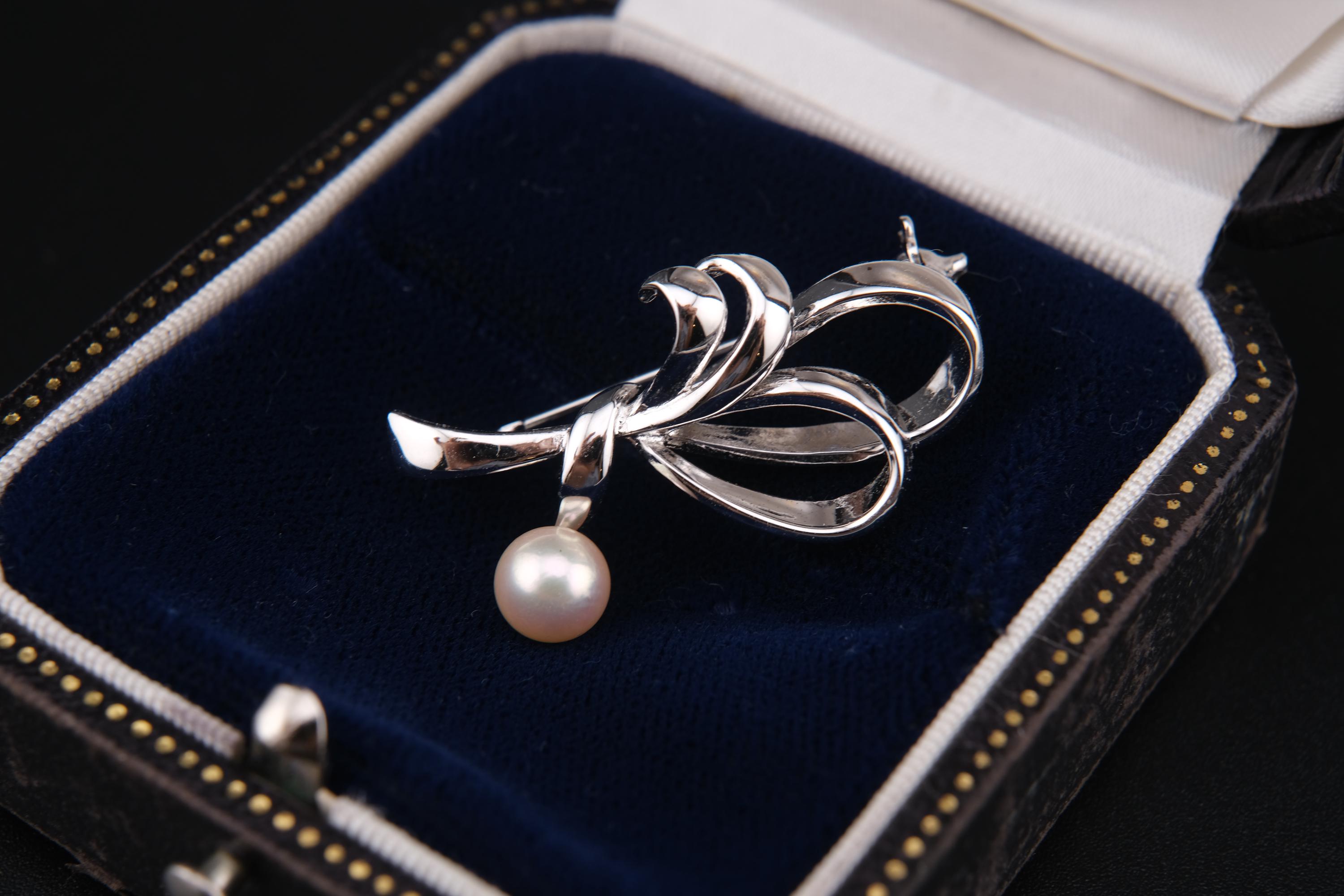 MIKIMOTO - ミキモト ブローチ パール 真珠 4.5-6.3mm リーフ