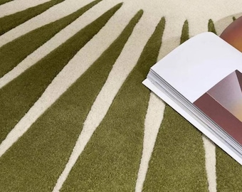 Hand Tufted Wool Round Rug: Green Sunburst Design