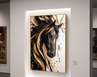 Può includere: Un dipinto astratto di una testa di cavallo in nero e oro. La criniera del cavallo è fluente e lo sfondo è bianco con accenti dorati.