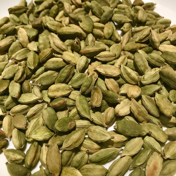 Green Cardamom Pods Whole/Freshly Ground